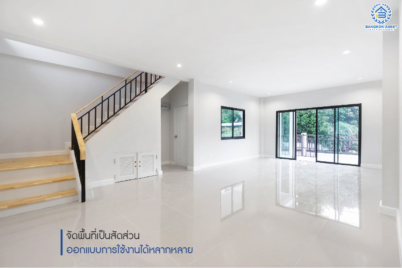 บ้านมือสองตกแต่งใหม่ ม.กฤษดานคร20 ปิ่นเกล้า ติดถนนบรมราชชนนี Private Zone ข้างบ้านไม่ติดใคร เนื้อที่ 61 ตร.ว. ฟังก์ชั่น 3 ห้องนอน 2 ห้องน้ำ 2 ที่จอดรถ พร้อม Terrace กว้างขวาง บนทำเลใกล้ทางคู่ขนานลอยฟ้าบรมราชชนนี และเซ็นทรัลปิ่นเกล้า...