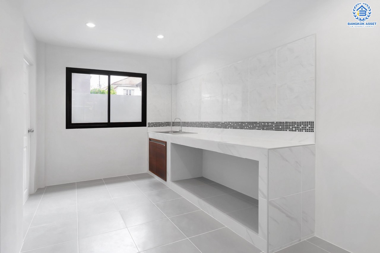 บ้านมือสองตกแต่งใหม่ ม.คุณาลัย บางใหญ่-เซ็นทรัลเวสต์เกต พร้อมทุกการเข้าอยู่ เนื้อที่ 52.6 ตร.ว. ฟังก์ชั่น 3 ห้องนอน 2 ห้องน้ำ สามารถจอดรถได้ 4 คัน บนทำเลเดินทางสะดวก ติดถนนใหญ่ ใกล้รถไฟฟ้า "สถานีคลองบางไผ่"