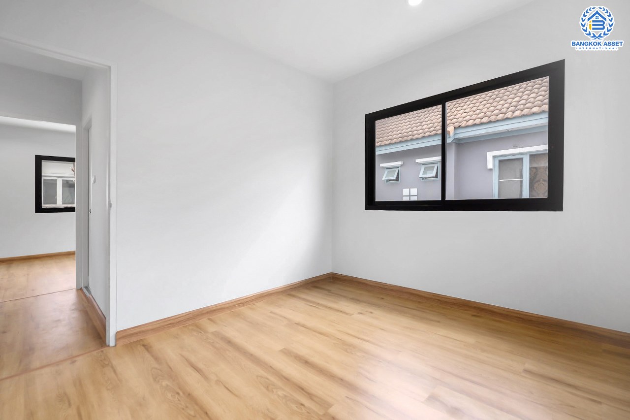 บ้านมือสองตกแต่งใหม่ ม.คุณาลัย บางใหญ่-เซ็นทรัลเวสต์เกต พร้อมทุกการเข้าอยู่ เนื้อที่ 52.6 ตร.ว. ฟังก์ชั่น 3 ห้องนอน 2 ห้องน้ำ สามารถจอดรถได้ 4 คัน บนทำเลเดินทางสะดวก ติดถนนใหญ่ ใกล้รถไฟฟ้า "สถานีคลองบางไผ่"