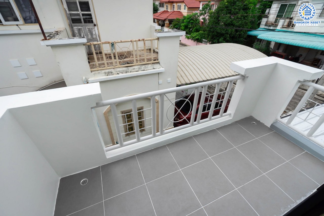 บ้านมือสองตกแต่งใหม่ ม.คุณาลัย บางใหญ่-เซ็นทรัลเวสต์เกต พร้อมทุกการเข้าอยู่ เนื้อที่ 52.6 ตร.ว. ฟังก์ชั่น 3 ห้องนอน 2 ห้องน้ำ สามารถจอดรถได้ 4 คัน บนทำเลเดินทางสะดวก ติดถนนใหญ่ ใกล้รถไฟฟ้า "สถานีคลองบางไผ่"