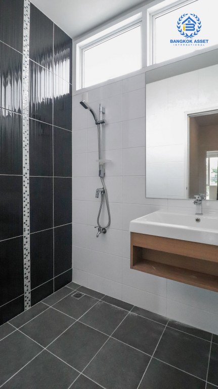 ทาวน์โฮมมือสอง ห้องมุม! ถนนเมน หน้าบ้านไม่ชนใคร  ม.ซิตี้เซ้นส์ เพชรเกษม69 เนื้อที่ 25.40 ตร.ว. โดดเด่นเฉพาะตัวด้วยฟังก์ชั่นภายในที่ถูกออกแบบให้รองรับการใช้งานสำหรับคนสมัยใหม่ 2 นอน 2 น้ำ แถมเครื่องปรับอากาศ 3 เครื่อง ต่อเติมเต็มพร้อมอยู่ บนทำเลเชื่อมต่อทุกการเดินทาง เพียง 10 นาทีถึง The Mall บางแค...