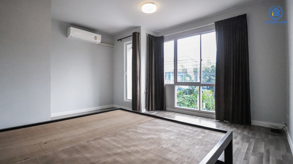 ทาวน์โฮมมือสอง ห้องมุม! ถนนเมน หน้าบ้านไม่ชนใคร  ม.ซิตี้เซ้นส์ เพชรเกษม69 เนื้อที่ 25.40 ตร.ว. โดดเด่นเฉพาะตัวด้วยฟังก์ชั่นภายในที่ถูกออกแบบให้รองรับการใช้งานสำหรับคนสมัยใหม่ 2 นอน 2 น้ำ แถมเครื่องปรับอากาศ 3 เครื่อง ต่อเติมเต็มพร้อมอยู่ บนทำเลเชื่อมต่อทุกการเดินทาง เพียง 10 นาทีถึง The Mall บางแค...