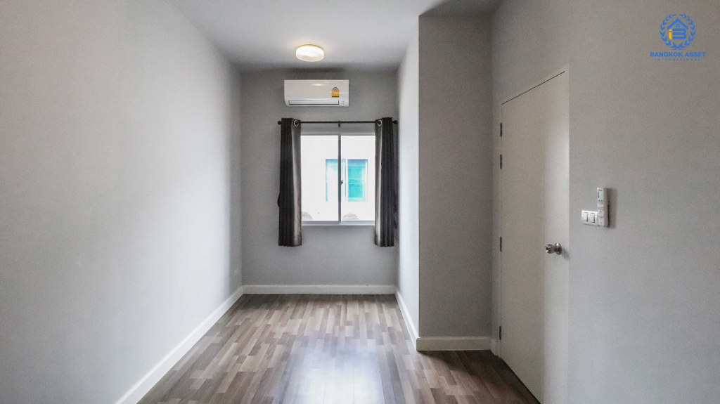 ทาวน์โฮมมือสอง ห้องมุม! ถนนเมน หน้าบ้านไม่ชนใคร  ม.ซิตี้เซ้นส์ เพชรเกษม69 เนื้อที่ 25.40 ตร.ว. โดดเด่นเฉพาะตัวด้วยฟังก์ชั่นภายในที่ถูกออกแบบให้รองรับการใช้งานสำหรับคนสมัยใหม่ 2 นอน 2 น้ำ แถมเครื่องปรับอากาศ 3 เครื่อง ต่อเติมเต็มพร้อมอยู่ บนทำเลเชื่อมต่อทุกการเดินทาง เพียง 10 นาทีถึง The Mall บางแค...