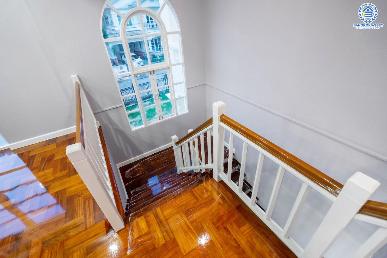 บ้านมือสองตกแต่งใหม่ หลังใหญ่พิเศษ! เนื้อที่ 115.2 ตร.ว. คุณภาพ LH ม.มัณฑนา ปิ่นเกล้า-กาญจนาภิเษก (ซ.วัดพระเงิน) ฟังก์ชั่นจัดเต็ม 3 ห้องนอน 1 ห้องแม่บ้าน 4 ห้องน้ำ จอดรถได้ถึง 4 คัน มีพื้นที่สนามหญ้ากว้างถึง 200 ตร.ม. เดินทางสะดวกสบาย บนทำเลติดถนนใหญ่ ใกล้เซ็นทรัลเวสต์เกต รถไฟฟ้าสายสีม่วง "สถานีตลาดบางใหญ่" และทางด่วนศรีรัช!...