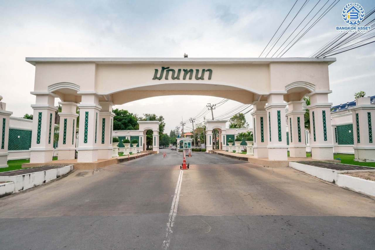 บ้านมือสองตกแต่งใหม่ หลังใหญ่พิเศษ! เนื้อที่ 115.2 ตร.ว. คุณภาพ LH ม.มัณฑนา ปิ่นเกล้า-กาญจนาภิเษก (ซ.วัดพระเงิน) ฟังก์ชั่นจัดเต็ม 3 ห้องนอน 1 ห้องแม่บ้าน 4 ห้องน้ำ จอดรถได้ถึง 4 คัน มีพื้นที่สนามหญ้ากว้างถึง 200 ตร.ม. เดินทางสะดวกสบาย บนทำเลติดถนนใหญ่ ใกล้เซ็นทรัลเวสต์เกต รถไฟฟ้าสายสีม่วง "สถานีตลาดบางใหญ่" และทางด่วนศรีรัช!...