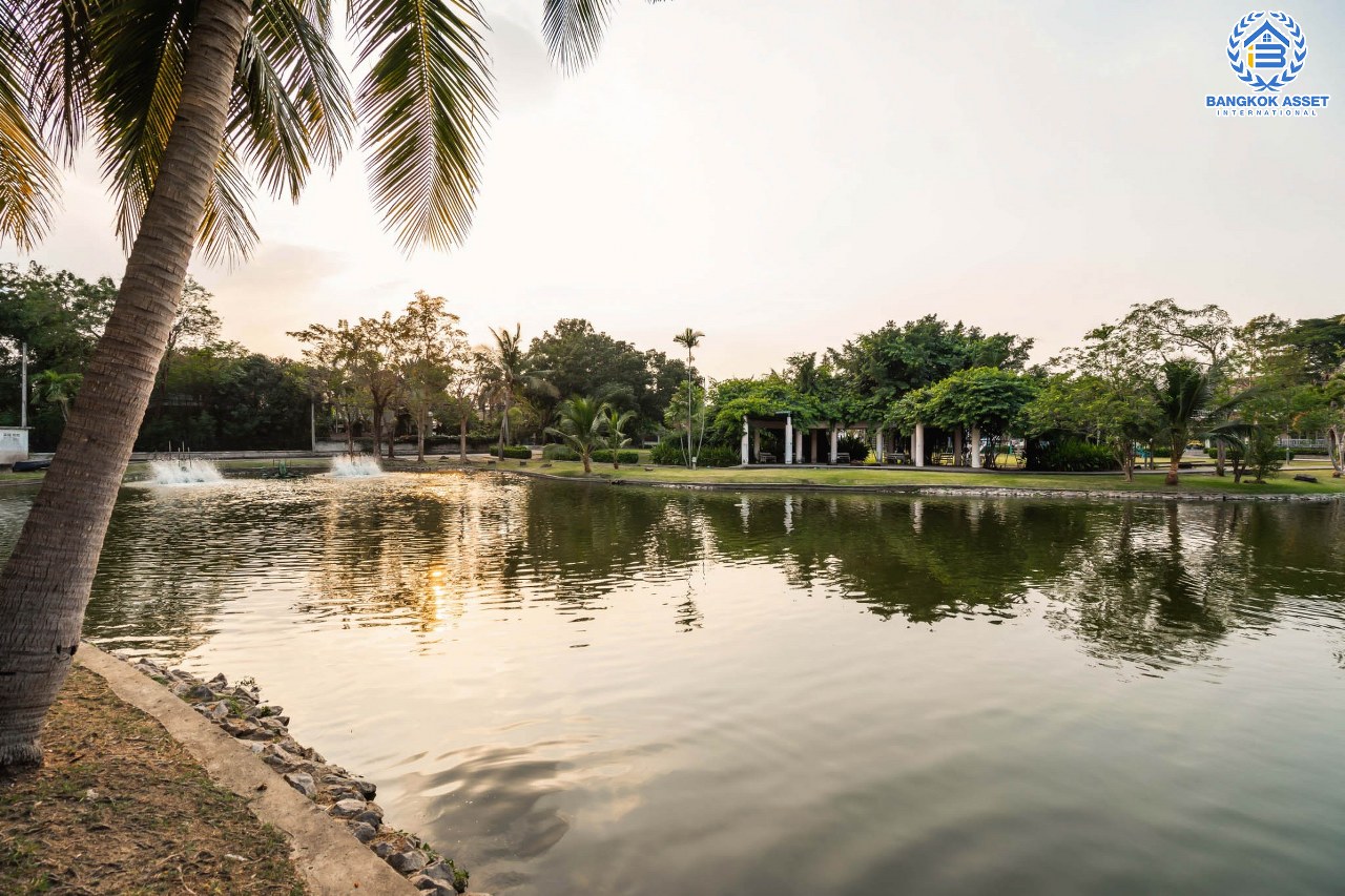 บ้านมือสองตกแต่งใหม่ หลังใหญ่พิเศษ! เนื้อที่ 115.2 ตร.ว. คุณภาพ LH ม.มัณฑนา ปิ่นเกล้า-กาญจนาภิเษก (ซ.วัดพระเงิน) ฟังก์ชั่นจัดเต็ม 3 ห้องนอน 1 ห้องแม่บ้าน 4 ห้องน้ำ จอดรถได้ถึง 4 คัน มีพื้นที่สนามหญ้ากว้างถึง 200 ตร.ม. เดินทางสะดวกสบาย บนทำเลติดถนนใหญ่ ใกล้เซ็นทรัลเวสต์เกต รถไฟฟ้าสายสีม่วง "สถานีตลาดบางใหญ่" และทางด่วนศรีรัช!...