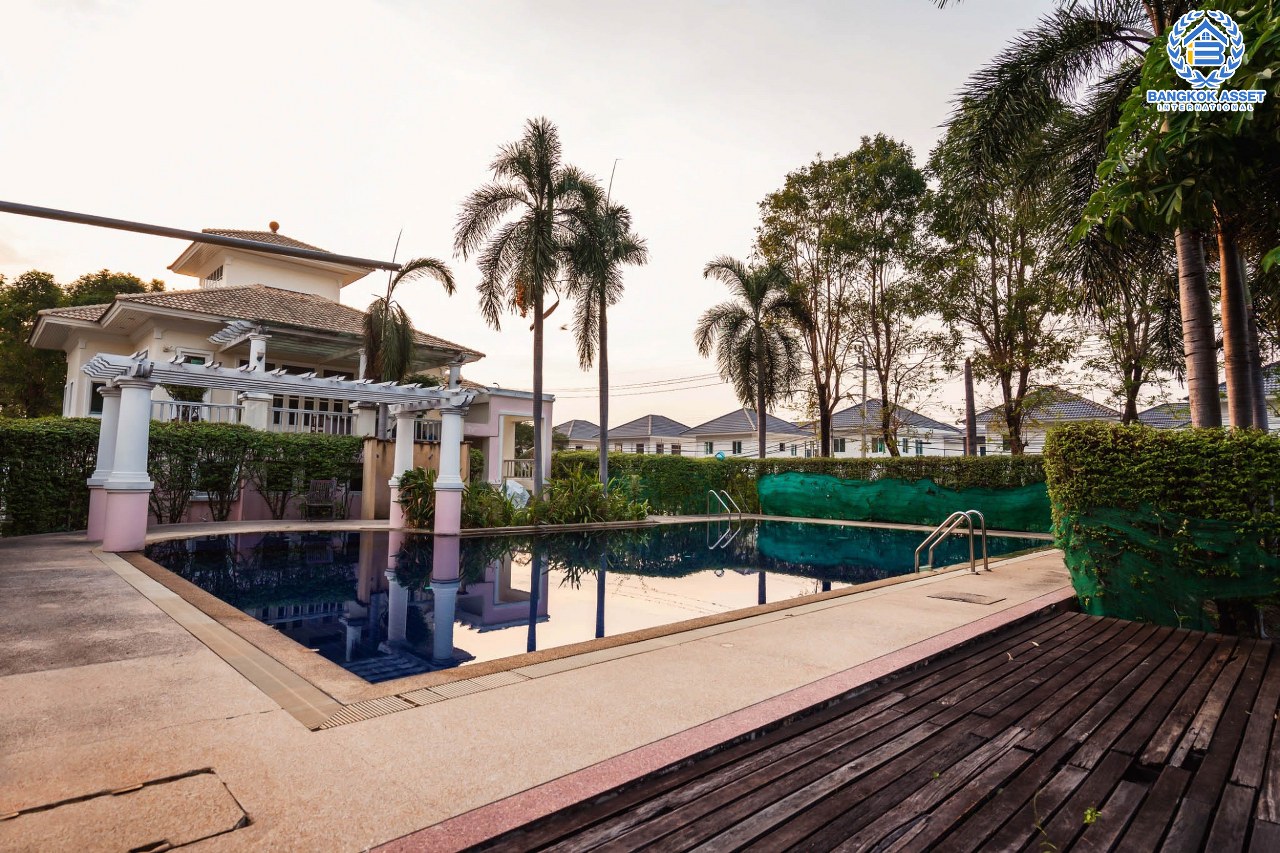 บ้านมือสองตกแต่งใหม่ หลังใหญ่พิเศษ! เนื้อที่ 115.2 ตร.ว. คุณภาพ LH ม.มัณฑนา ปิ่นเกล้า-กาญจนาภิเษก (ซ.วัดพระเงิน) ฟังก์ชั่นจัดเต็ม 3 ห้องนอน 1 ห้องแม่บ้าน 4 ห้องน้ำ จอดรถได้ถึง 4 คัน มีพื้นที่สนามหญ้ากว้างถึง 200 ตร.ม. เดินทางสะดวกสบาย บนทำเลติดถนนใหญ่ ใกล้เซ็นทรัลเวสต์เกต รถไฟฟ้าสายสีม่วง "สถานีตลาดบางใหญ่" และทางด่วนศรีรัช!...