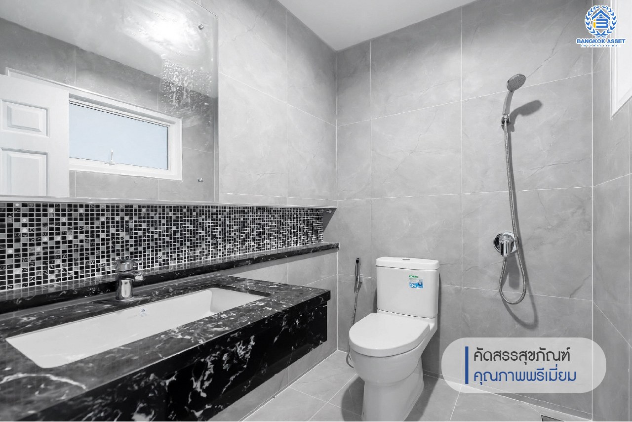 บ้านมือสองตกแต่งใหม่ หลังใหญ่พิเศษ! เนื้อที่ 115.2 ตร.ว. คุณภาพ LH ม.มัณฑนา ปิ่นเกล้า-กาญจนาภิเษก (ซ.วัดพระเงิน) ฟังก์ชั่นจัดเต็ม 3 ห้องนอน 1 ห้องแม่บ้าน 4 ห้องน้ำ จอดรถได้ถึง 4 คัน มีพื้นที่สนามหญ้ากว้างถึง 200 ตร.ม. เดินทางสะดวกสบาย บนทำเลติดถนนใหญ่ ใกล้เซ็นทรัลเวสต์เกต รถไฟฟ้าสายสีม่วง "สถานีตลาดบางใหญ่" และทางด่วนศรีรัช!...