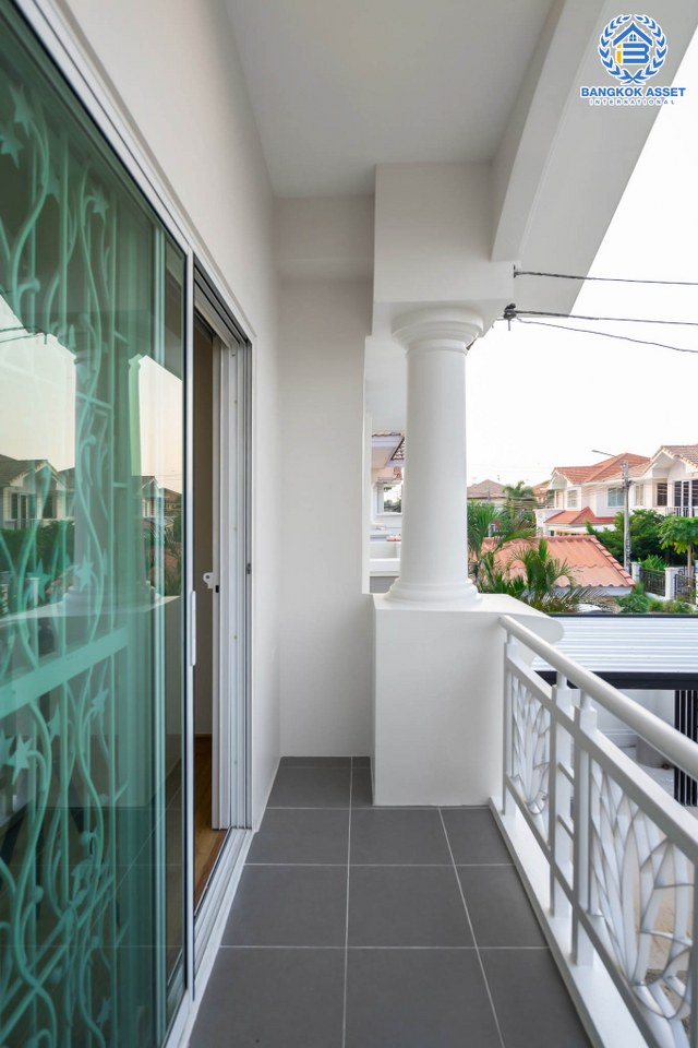 บ้านมือสองตกแต่งใหม่ หลังใหญ่ #แปลงมุม เนื้อที่ 59.8 ตร.ว. ม.ภัสสร14 บางใหญ่-กาญจนาฯ (ซ.กันตนา) ดีไซน์สวย พื้นที่สนามหญ้ากว้าง รองรับทุกกิจกรรมความสุข ฟังก์ชั่น 3 ห้องนอน 2 ห้องน้ำ 2 ที่จอดรถ บนทำเลศักยภาพ ใกล้เซ็นทรัลเวสต์เกต และเพียง 10 นาทีถึงจุดขึ้นทางด่วน "ศรีรัช"...