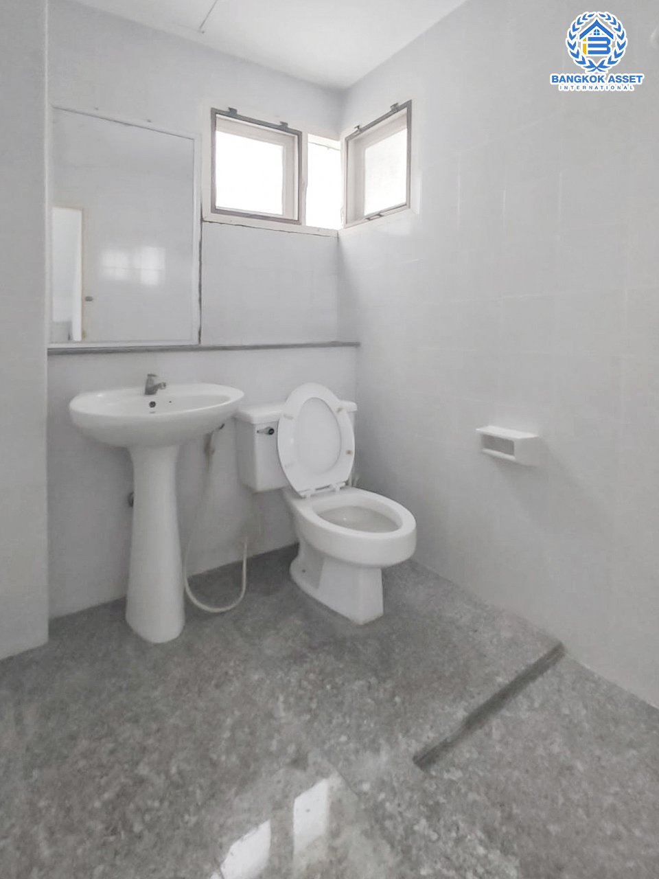 บ้านแฝดนนทบุรี ทำเลโซนเมือง! ม.ศุภาลัยวิลล์ รัตนาธิเบศร์ เนื้อที่ 40.70 ตร.ว. บ้านพร้อมอยู่ ฟังก์ชั่นครบ 3 ห้องนอน 2 ห้องน้ำ บนสุดยอดทำเล! เข้า-ออกได้ทั้งทางรัตนาธิเบศร์ ติวานนท์ และสนามบินน้ำ ใกล้รถไฟฟ้าบางกระสอและจุดขึ้นทางด่วนงามวงศ์วาน ราคาพิเศษสุด