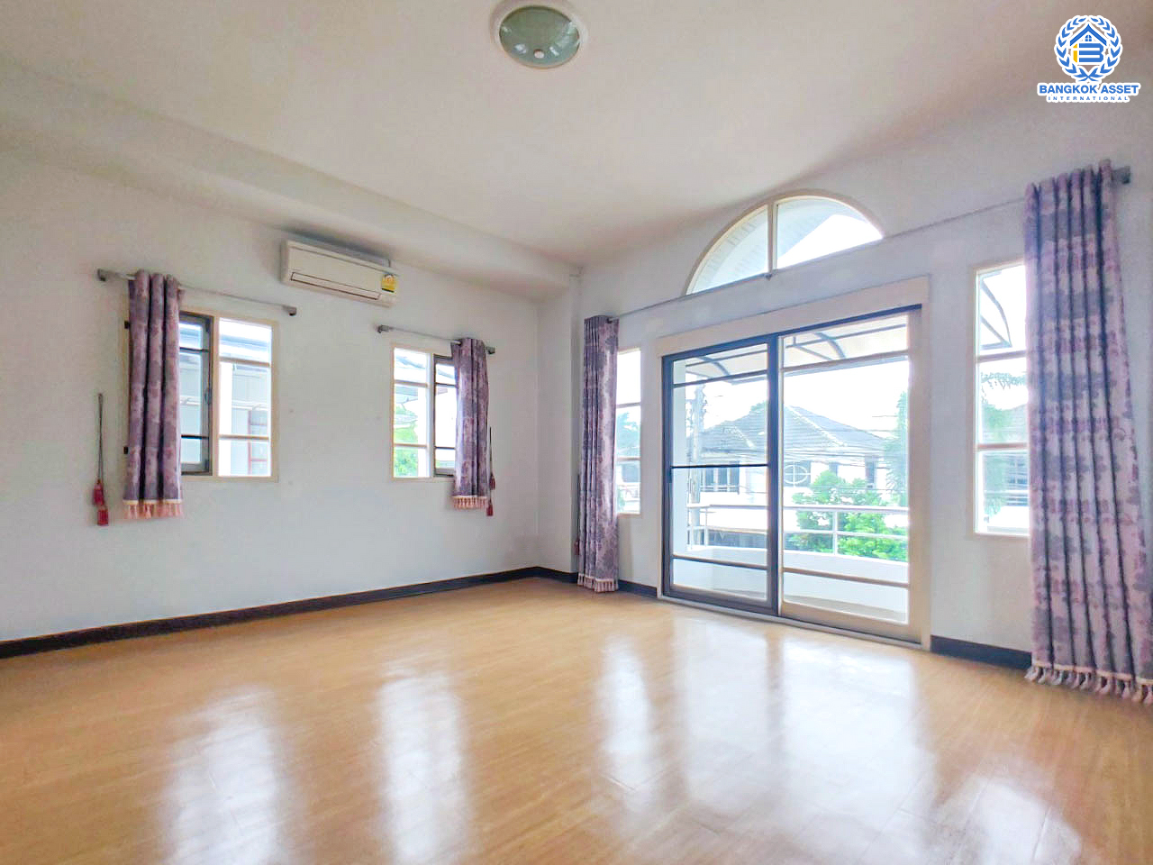 บ้านแฝดนนทบุรี ทำเลโซนเมือง! ม.ศุภาลัยวิลล์ รัตนาธิเบศร์ เนื้อที่ 40.70 ตร.ว. บ้านพร้อมอยู่ ฟังก์ชั่นครบ 3 ห้องนอน 2 ห้องน้ำ บนสุดยอดทำเล! เข้า-ออกได้ทั้งทางรัตนาธิเบศร์ ติวานนท์ และสนามบินน้ำ ใกล้รถไฟฟ้าบางกระสอและจุดขึ้นทางด่วนงามวงศ์วาน ราคาพิเศษสุด