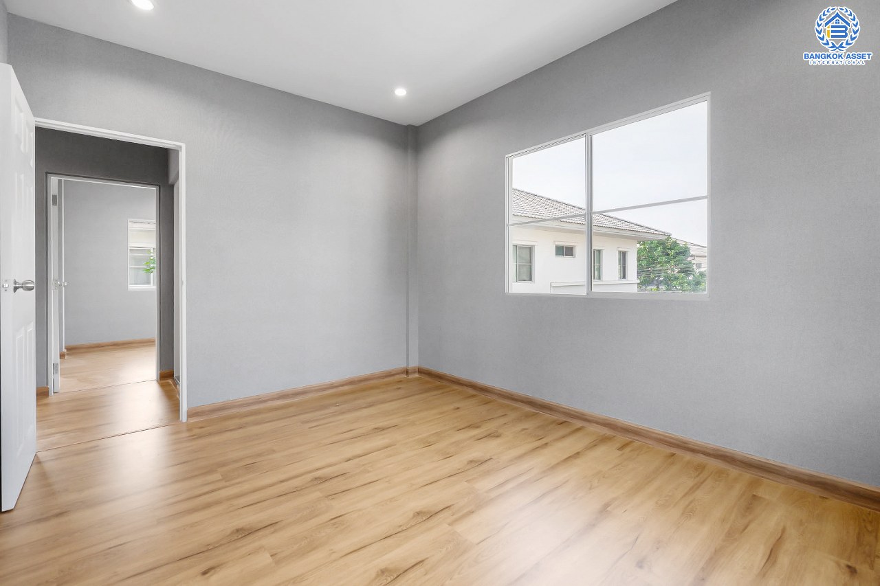 บ้านมือสองตกแต่งใหม่ คุณภาพแบรนด์ LH ม.ชัยพฤกษ์ ราชพฤกษ์-แจ้งวัฒนะ หลังใหญ่ #แปลงมุม เนื้อที่ 73.5 ตร.ว. ฟังก์ชั่น 4 ห้องนอน(มีห้องกระจกชั้นล่าง) 3 ห้องน้ำ 2 ที่จอดรถ ภายในตกแต่งหรูหรา บนทำเลศักยภาพติดถนนราชพฤกษ์ เชื่อมสู่แจ้งวัฒนะได้อย่างรวดเร็ว และเพียง 10 นาทีถึงรถไฟฟ้า "สถานีบางรักใหญ่"