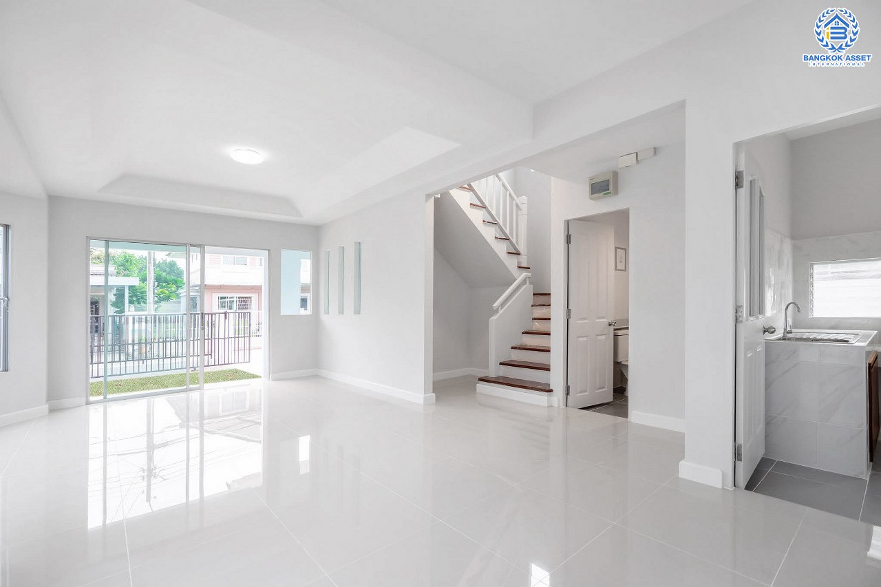 บ้านมือสองตกแต่งใหม่ ม.พฤกษ์ลดา1 บางใหญ่-เซ็นทรัลเวสต์เกต บ้านเดี่ยวคุณภาพ LH เนื้อที่ 50 ตร.ว. พร้อมฟังก์ชั่น 3 ห้องนอน 2 ห้องน้ำ 2 ที่จอดรถ เดินทางสะดวกสบาย บนเส้นทางสายหลัก "กาญจนาภิเษก" ใกล้เซ็นทรัลเวสต์เกต และเพียง 10 นาทีถึง รถไฟฟ้า "สถานีคลองบางไผ่"