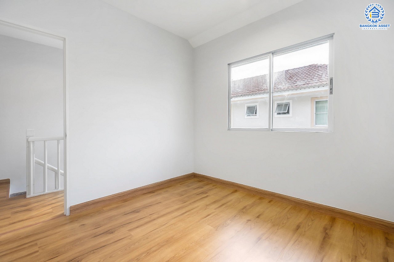 บ้านมือสองตกแต่งใหม่ ม.พฤกษ์ลดา1 บางใหญ่-เซ็นทรัลเวสต์เกต บ้านเดี่ยวคุณภาพ LH เนื้อที่ 50 ตร.ว. พร้อมฟังก์ชั่น 3 ห้องนอน 2 ห้องน้ำ 2 ที่จอดรถ เดินทางสะดวกสบาย บนเส้นทางสายหลัก "กาญจนาภิเษก" ใกล้เซ็นทรัลเวสต์เกต และเพียง 10 นาทีถึง รถไฟฟ้า "สถานีคลองบางไผ่"