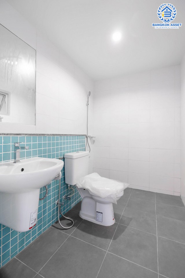 บ้านมือสองตกแต่งใหม่ ทำเลโซนเมือง! #หลังมุม ม.ศุภาลัยวิลล์ รัตนาธิเบศร์18 เนื้อที่ 26.8 ตร.ว. ฟังก์ชั่นครบ 3 ห้องนอน 2 ห้องน้ำ บนสุดยอดทำเล! เข้า-ออกได้ทั้งทางรัตนาธิเบศร์ ติวานนท์ และสนามบินน้ำ ใกล้ทางด่วน "งามวงศ์วาน" และติดรถไฟฟ้า "สถานีศูนย์ราชการ"