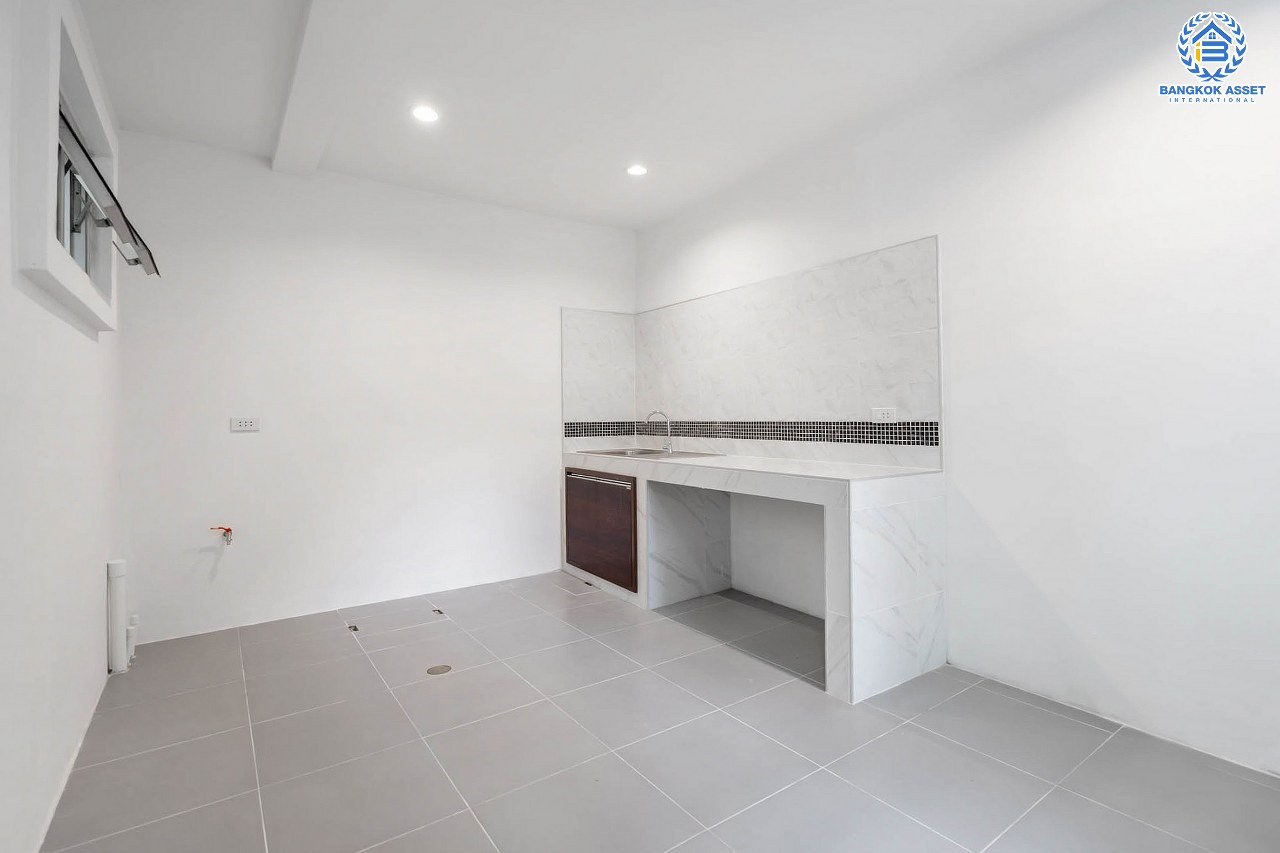 บ้านมือสองตกแต่งใหม่ ทำเลโซนเมือง! #หลังมุม ม.ศุภาลัยวิลล์ รัตนาธิเบศร์18 เนื้อที่ 26.8 ตร.ว. ฟังก์ชั่นครบ 3 ห้องนอน 2 ห้องน้ำ บนสุดยอดทำเล! เข้า-ออกได้ทั้งทางรัตนาธิเบศร์ ติวานนท์ และสนามบินน้ำ ใกล้ทางด่วน "งามวงศ์วาน" และติดรถไฟฟ้า "สถานีศูนย์ราชการ"