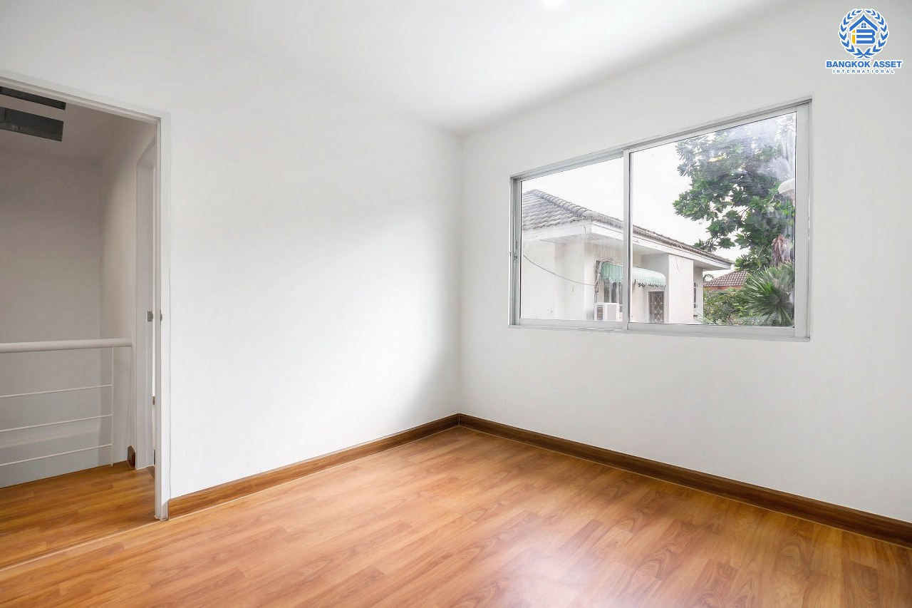 บ้านมือสองตกแต่งใหม่ ทำเลโซนเมือง! #หลังมุม ม.ศุภาลัยวิลล์ รัตนาธิเบศร์18 เนื้อที่ 26.8 ตร.ว. ฟังก์ชั่นครบ 3 ห้องนอน 2 ห้องน้ำ บนสุดยอดทำเล! เข้า-ออกได้ทั้งทางรัตนาธิเบศร์ ติวานนท์ และสนามบินน้ำ ใกล้ทางด่วน "งามวงศ์วาน" และติดรถไฟฟ้า "สถานีศูนย์ราชการ"