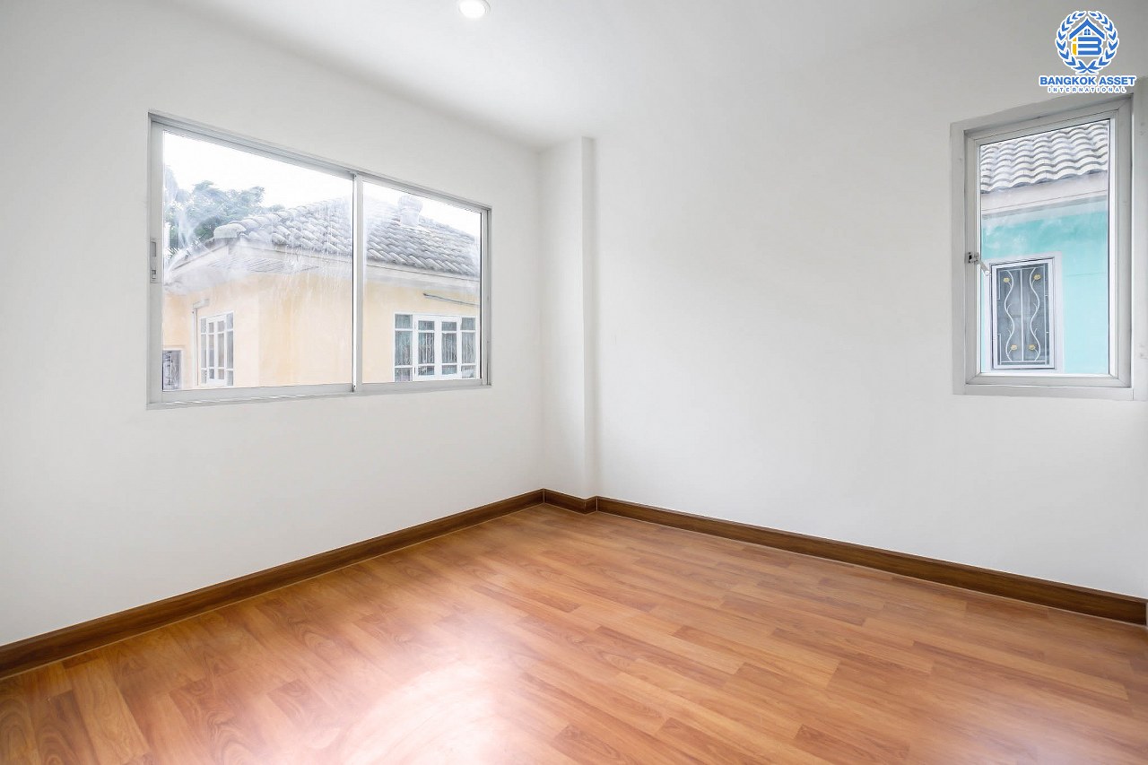 บ้านมือสองตกแต่งใหม่ ทำเลโซนเมือง! #หลังมุม ม.ศุภาลัยวิลล์ รัตนาธิเบศร์18 เนื้อที่ 26.8 ตร.ว. ฟังก์ชั่นครบ 3 ห้องนอน 2 ห้องน้ำ บนสุดยอดทำเล! เข้า-ออกได้ทั้งทางรัตนาธิเบศร์ ติวานนท์ และสนามบินน้ำ ใกล้ทางด่วน "งามวงศ์วาน" และติดรถไฟฟ้า "สถานีศูนย์ราชการ"