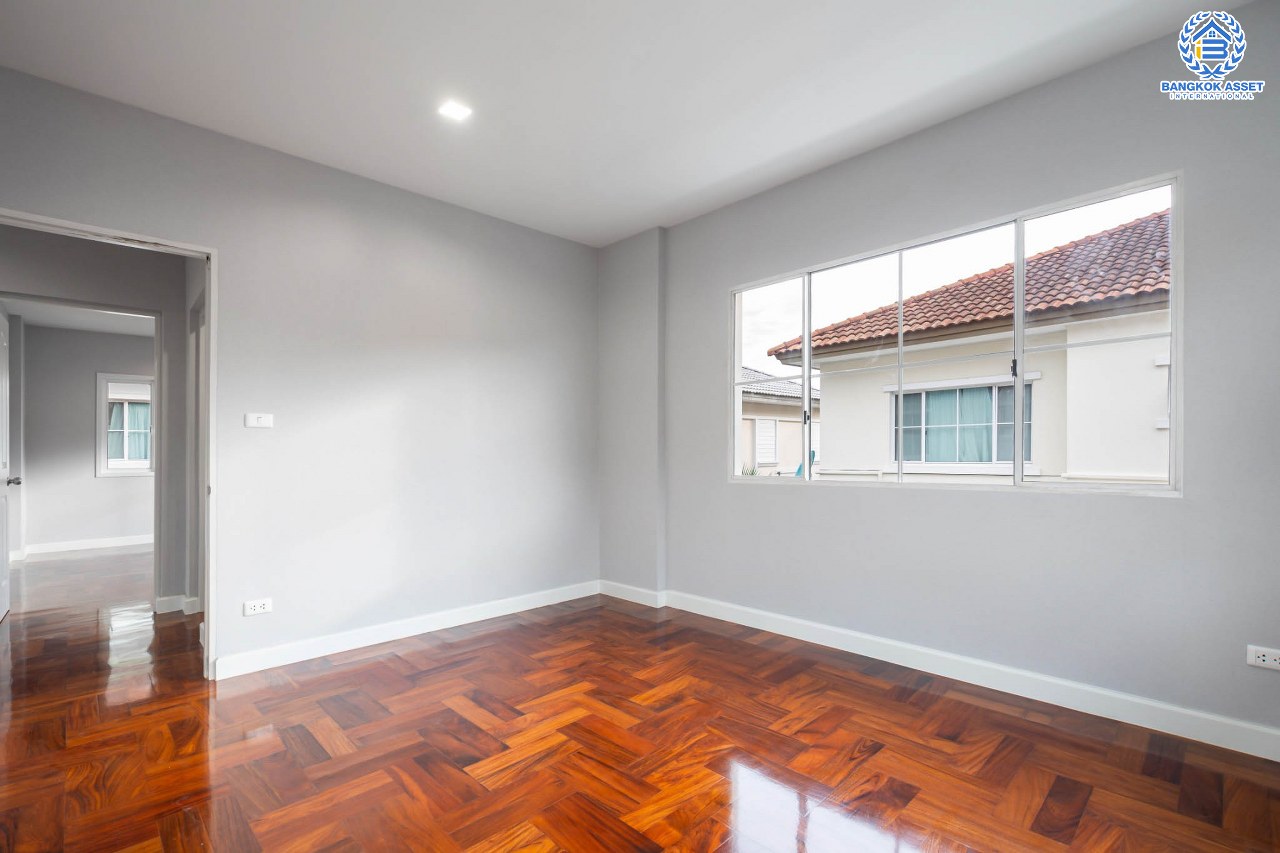 บ้านมือสองตกแต่งใหม่ หลังใหญ่พิเศษ เนื้อที่ 75 ตร.ว. ม.นันทวัน พระราม5 ตกแต่งหรูหรา ฟังก์ชั่นจัดเต็ม 3 ห้องนอน 1 ห้องแม่บ้าน 4 ห้องน้ำ พร้อม Living Room รองรับทุกความสุข ทำเลเดินทางสะดวก ใกล้ทางด่วน "กาญจนาภิเษก" และรถไฟฟ้า "สถานีบางรักใหญ่"