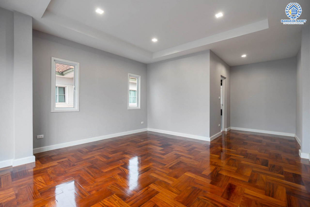 บ้านมือสองตกแต่งใหม่ หลังใหญ่พิเศษ เนื้อที่ 75 ตร.ว. ม.นันทวัน พระราม5 ตกแต่งหรูหรา ฟังก์ชั่นจัดเต็ม 3 ห้องนอน 1 ห้องแม่บ้าน 4 ห้องน้ำ พร้อม Living Room รองรับทุกความสุข ทำเลเดินทางสะดวก ใกล้ทางด่วน "กาญจนาภิเษก" และรถไฟฟ้า "สถานีบางรักใหญ่"