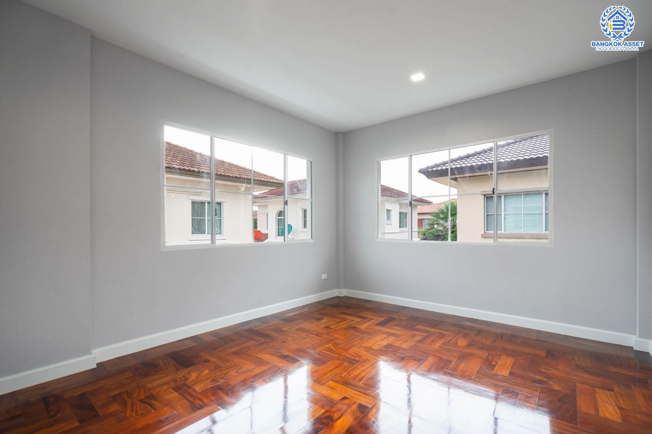 บ้านมือสองตกแต่งใหม่ หลังใหญ่พิเศษ เนื้อที่ 75 ตร.ว. ม.นันทวัน พระราม5 ตกแต่งหรูหรา ฟังก์ชั่นจัดเต็ม 3 ห้องนอน 1 ห้องแม่บ้าน 4 ห้องน้ำ พร้อม Living Room รองรับทุกความสุข ทำเลเดินทางสะดวก ใกล้ทางด่วน "กาญจนาภิเษก" และรถไฟฟ้า "สถานีบางรักใหญ่"