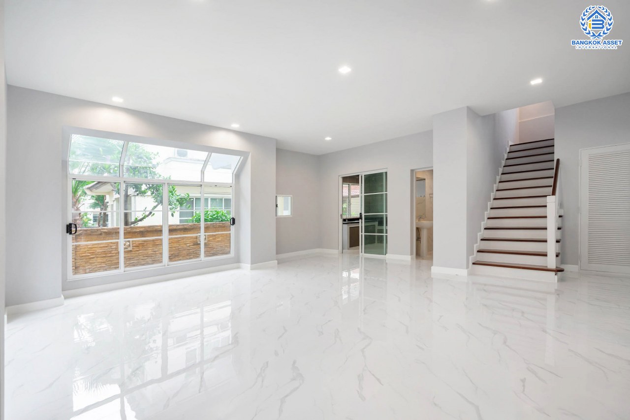 บ้านมือสองตกแต่งใหม่ หลังใหญ่พิเศษ เนื้อที่ 75 ตร.ว. ม.นันทวัน พระราม5 ตกแต่งหรูหรา ฟังก์ชั่นจัดเต็ม 3 ห้องนอน 1 ห้องแม่บ้าน 4 ห้องน้ำ พร้อม Living Room รองรับทุกความสุข ทำเลเดินทางสะดวก ใกล้ทางด่วน "กาญจนาภิเษก" และรถไฟฟ้า "สถานีบางรักใหญ่"