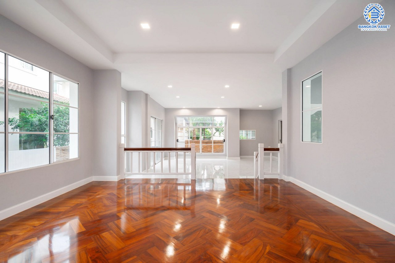 บ้านมือสองตกแต่งใหม่ หลังใหญ่พิเศษ เนื้อที่ 75 ตร.ว. ม.นันทวัน พระราม5 ตกแต่งหรูหรา ฟังก์ชั่นจัดเต็ม 3 ห้องนอน 1 ห้องแม่บ้าน 4 ห้องน้ำ พร้อม Living Room รองรับทุกความสุข ทำเลเดินทางสะดวก ใกล้ทางด่วน "กาญจนาภิเษก" และรถไฟฟ้า "สถานีบางรักใหญ่"