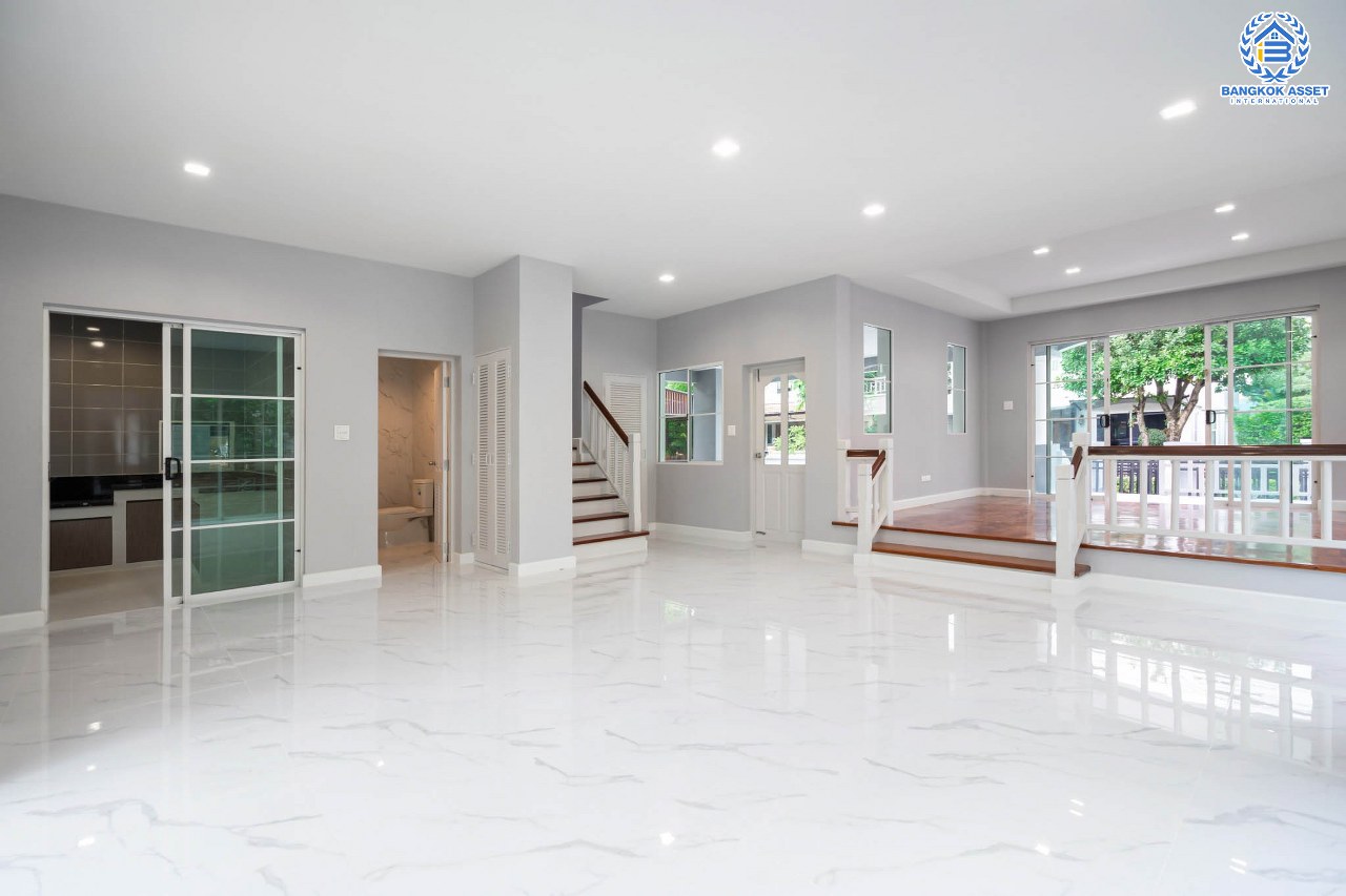 บ้านมือสองตกแต่งใหม่ หลังใหญ่พิเศษ เนื้อที่ 75 ตร.ว. ม.นันทวัน พระราม5 ตกแต่งหรูหรา ฟังก์ชั่นจัดเต็ม 3 ห้องนอน 1 ห้องแม่บ้าน 4 ห้องน้ำ พร้อม Living Room รองรับทุกความสุข ทำเลเดินทางสะดวก ใกล้ทางด่วน "กาญจนาภิเษก" และรถไฟฟ้า "สถานีบางรักใหญ่"