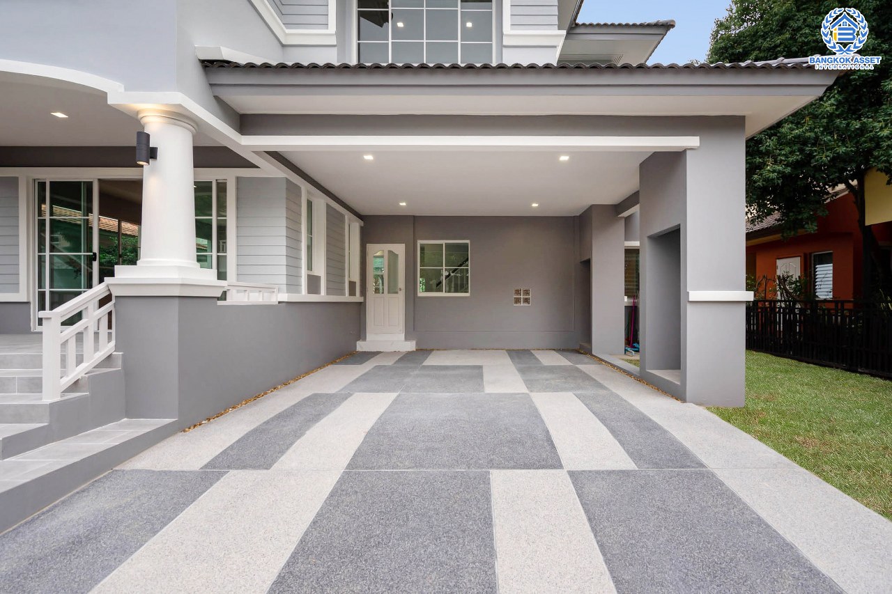 บ้านมือสองตกแต่งใหม่ หลังใหญ่พิเศษ เนื้อที่ 75 ตร.ว. ม.นันทวัน พระราม5 ตกแต่งหรูหรา ฟังก์ชั่นจัดเต็ม 3 ห้องนอน 1 ห้องแม่บ้าน 4 ห้องน้ำ พร้อม Living Room รองรับทุกความสุข ทำเลเดินทางสะดวก ใกล้ทางด่วน "กาญจนาภิเษก" และรถไฟฟ้า "สถานีบางรักใหญ่"