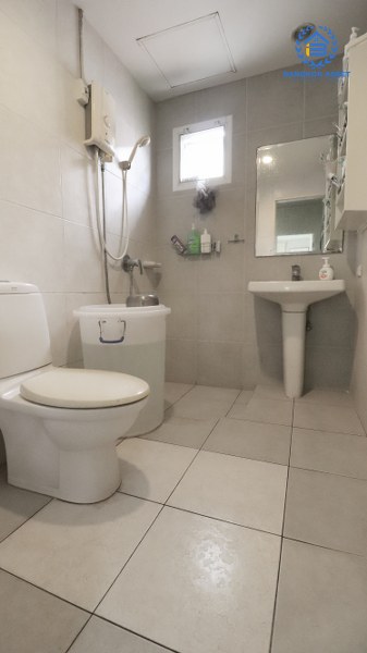 บ้านเดี่ยวมือสอง ใกล้สนามบินดอนเมืองเพียง 5 นาที บ้านหลังใหญ่สไตล์อิตาเลียน! เนื้อที่ขนาด 82 ตร.ว. ม.แกรนด์คาแนล ดอนเมือง ฟังก์ชั่น 3 ห้องนอน 3 ห้องน้ำ บ้านสวยตกแต่ง/ต่อเติมพร้อมอยู่ แถมแอร์ 5 เครื่อง พร้อมพื้นที่สนามหญ้าด้านข้าง บนพื้นที่ใช้สอย 203 ตร.ม. ทำเลดี เดินทางสะดวก ใกล้รถไฟฟ้าสายสีแดงเพียง 1 นาที และเพียง 3 นาที ถึงทางด่วนดอนเมืองโทลล์เวย์...