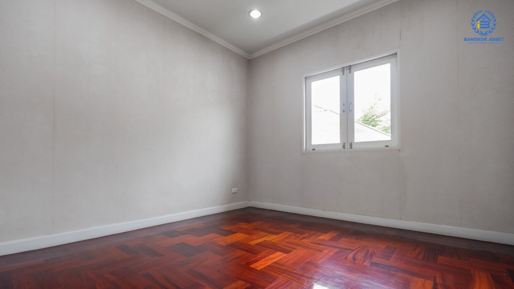 บ้านเดี่ยวมือสองนนทบุรี ม.มณียา มาสเตอร์พีซ รัตนาธิเบศร์ เนื้อที่กว้าง 149.50 ตร.ว. ฟังก์ชั่นจัดเต็ม 5 ห้องนอน 4 ห้องน้ำ จอดรถได้ถึง 4 คัน พร้อมบรรยากาศโครงการแบบ Luxury บนทำเลเชื่อมต่อทุกการเดินทาง เพียง 400ม.ถึง MRTไทรม้า ใกล้จุดขึ้นทางด่วนงามวงศ์วาน