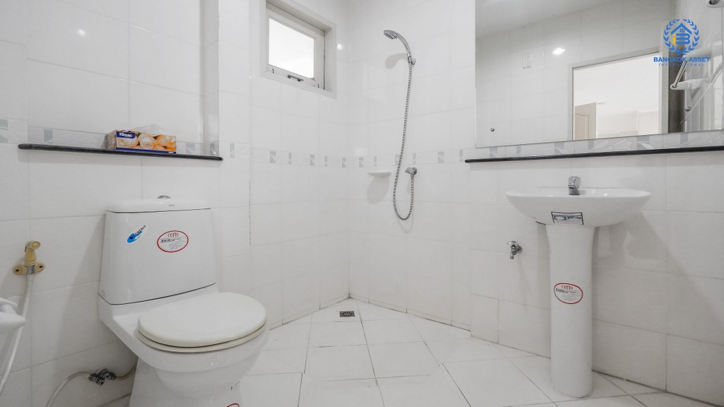 บ้านเดี่ยวมือสองนนทบุรี ม.มณียา มาสเตอร์พีซ รัตนาธิเบศร์ เนื้อที่กว้าง 149.50 ตร.ว. ฟังก์ชั่นจัดเต็ม 5 ห้องนอน 4 ห้องน้ำ จอดรถได้ถึง 4 คัน พร้อมบรรยากาศโครงการแบบ Luxury บนทำเลเชื่อมต่อทุกการเดินทาง เพียง 400ม.ถึง MRTไทรม้า ใกล้จุดขึ้นทางด่วนงามวงศ์วาน