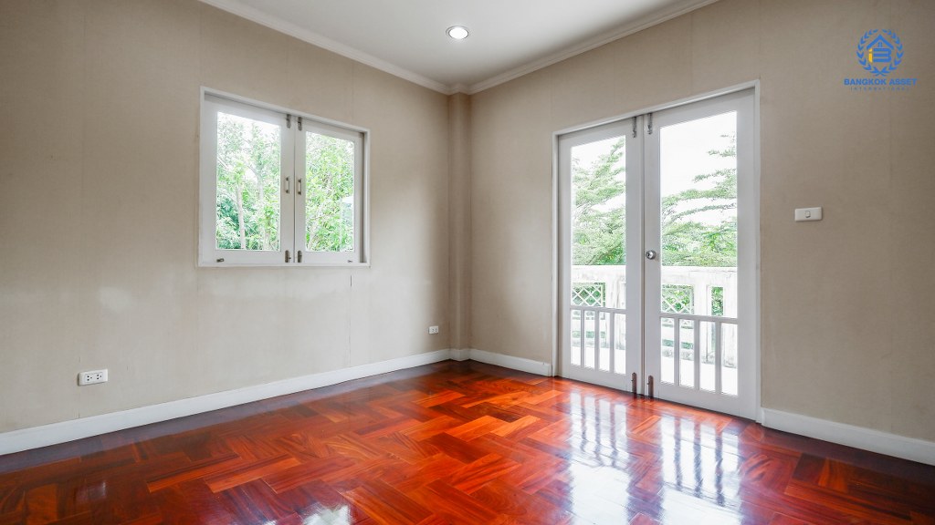 บ้านเดี่ยวมือสองนนทบุรี ม.มณียา มาสเตอร์พีซ รัตนาธิเบศร์ เนื้อที่กว้าง 149.50 ตร.ว. ฟังก์ชั่นจัดเต็ม 5 ห้องนอน 4 ห้องน้ำ จอดรถได้ถึง 4 คัน พร้อมบรรยากาศโครงการแบบ Luxury บนทำเลเชื่อมต่อทุกการเดินทาง เพียง 400ม.ถึง MRTไทรม้า ใกล้จุดขึ้นทางด่วนงามวงศ์วาน