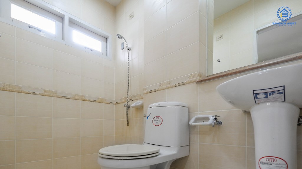 บ้านเดี่ยวมือสองนนทบุรี ม.มณียา มาสเตอร์พีซ รัตนาธิเบศร์ เนื้อที่กว้าง 149.50 ตร.ว. ฟังก์ชั่นจัดเต็ม 5 ห้องนอน 4 ห้องน้ำ จอดรถได้ถึง 4 คัน พร้อมบรรยากาศโครงการแบบ Luxury บนทำเลเชื่อมต่อทุกการเดินทาง เพียง 400ม.ถึง MRTไทรม้า ใกล้จุดขึ้นทางด่วนงามวงศ์วาน