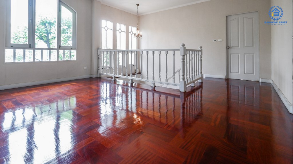 บ้านเดี่ยวมือสองนนทบุรี ม.มณียา มาสเตอร์พีซ รัตนาธิเบศร์ เนื้อที่กว้าง 149.50 ตร.ว. ฟังก์ชั่นจัดเต็ม 5 ห้องนอน 4 ห้องน้ำ จอดรถได้ถึง 4 คัน พร้อมบรรยากาศโครงการแบบ Luxury บนทำเลเชื่อมต่อทุกการเดินทาง เพียง 400ม.ถึง MRTไทรม้า ใกล้จุดขึ้นทางด่วนงามวงศ์วาน