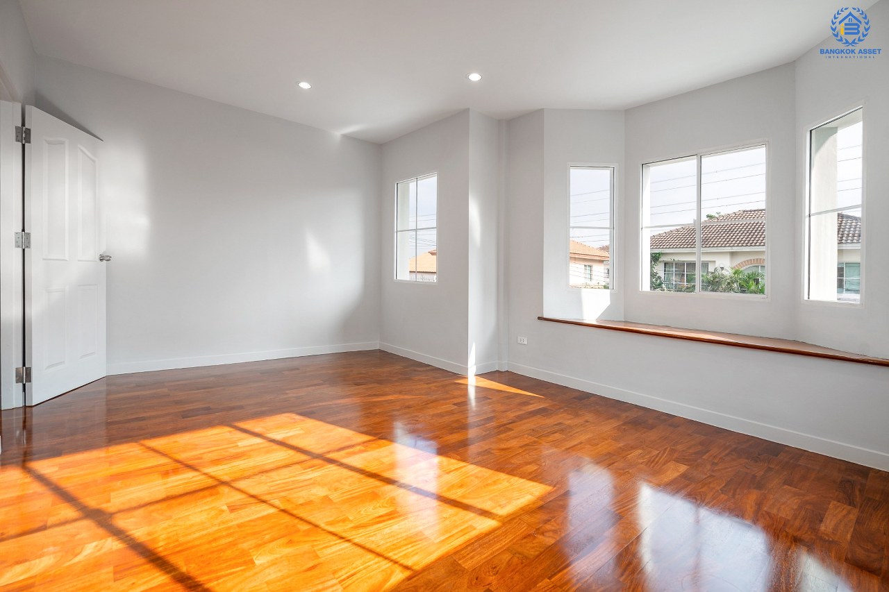 บ้านมือสองตกแต่งใหม่ แบรนด์ LH ม.มัณฑนา เพชรเกษม81 หลังใหญ่กว้างขวาง พร้อมรองรับทุกความสุข บนเนื้อที่ 64.9 ตร.ว. ฟังก์ชั่น 3 ห้องนอน 3 ห้องน้ำ สนามหญ้าด้านข้างกว้างเกือบ 100 ตร.ม. บนทำเลใกล้The Mallบางแค และเชื่อมสู่ ถ.พุทธมณฑลสาย4 เพียง 5 นาที*