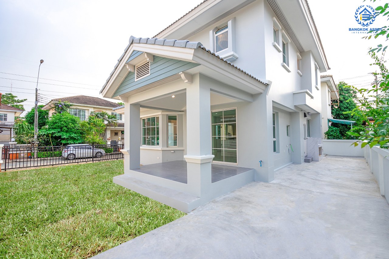 บ้านมือสองตกแต่งใหม่ แบรนด์ LH ม.มัณฑนา เพชรเกษม81 หลังใหญ่กว้างขวาง พร้อมรองรับทุกความสุข บนเนื้อที่ 64.9 ตร.ว. ฟังก์ชั่น 3 ห้องนอน 3 ห้องน้ำ สนามหญ้าด้านข้างกว้างเกือบ 100 ตร.ม. บนทำเลใกล้The Mallบางแค และเชื่อมสู่ ถ.พุทธมณฑลสาย4 เพียง 5 นาที*