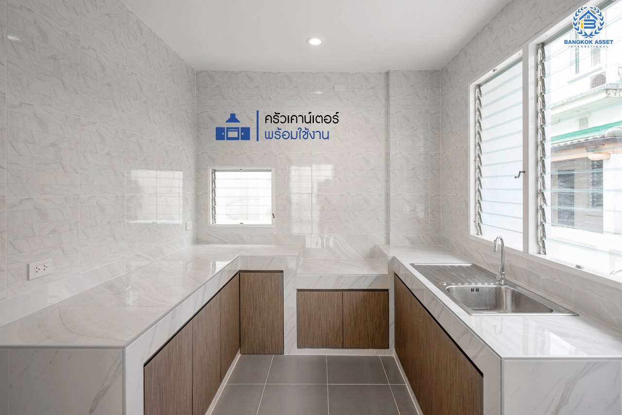 บ้านมือสองตกแต่งใหม่ แบรนด์ LH ม.มัณฑนา เพชรเกษม81 หลังใหญ่กว้างขวาง พร้อมรองรับทุกความสุข บนเนื้อที่ 64.9 ตร.ว. ฟังก์ชั่น 3 ห้องนอน 3 ห้องน้ำ สนามหญ้าด้านข้างกว้างเกือบ 100 ตร.ม. บนทำเลใกล้The Mallบางแค และเชื่อมสู่ ถ.พุทธมณฑลสาย4 เพียง 5 นาที*