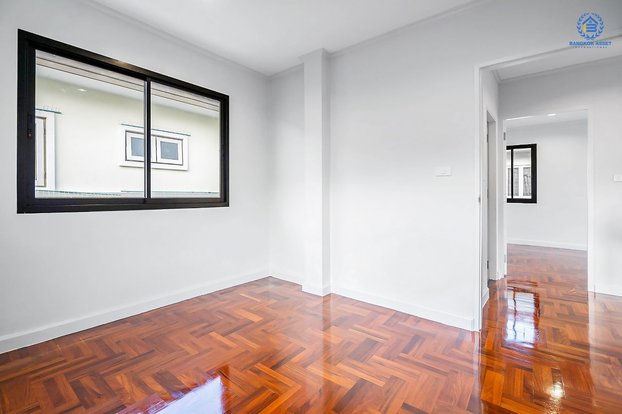 บ้านมือสองตกแต่งใหม่ บนสังคมคุณภาพ LH ม.ชัยพฤกษ์ บางใหญ่-เซ็นทรัลเวสต์เกต ตอบโจทย์ทุกการอยู่อาศัย เนื้อที่ 53 ตร.ว. ฟังก์ชั่น 3 ห้องนอน 2 ห้องน้ำ บนทำเลเดินทางสะดวก เพียง 10 นาที ถึง MRT "สถานีคลองบางไผ่" และเซ็นทรัลเวสต์เกต