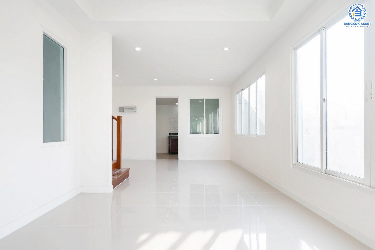 *****บ้านมือสองตกแต่งใหม่ หลังใหญ่ ห้องมุม! เนื้อที่ 29.3 ตร.ว. ม.ดรีมวิลล์3 ราชพฤกษ์-กาญจนาฯ ฟังก์ชั่น! 3 ห้องนอน 2 ห้องน้ำ ตกแต่งพร้อมอยู่ บนทำเลเชื่อมต่อหลายเส้นทาง ใกล้จุดขึ้นทางด่วน "ศรีรัช"...