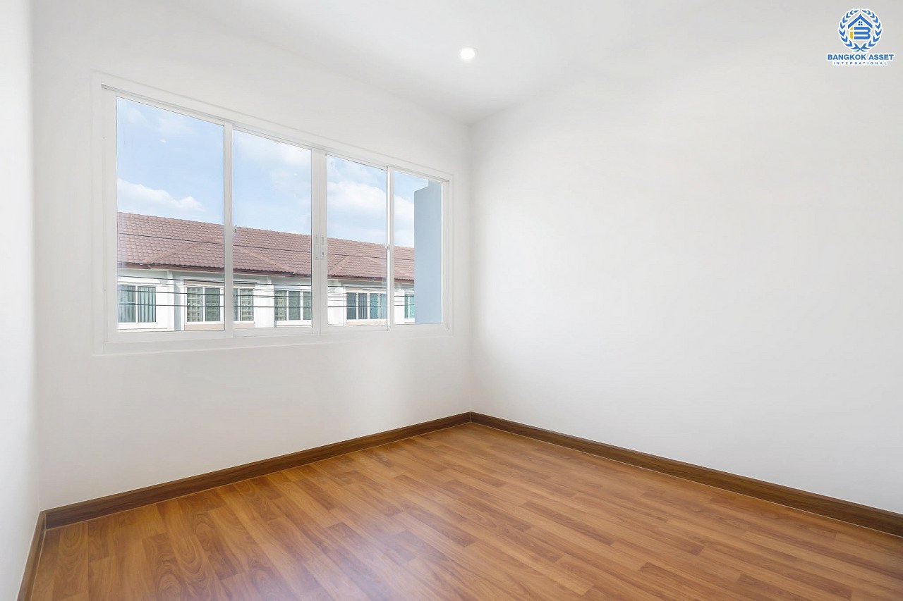 *****บ้านมือสองตกแต่งใหม่ หลังใหญ่ ห้องมุม! เนื้อที่ 29.3 ตร.ว. ม.ดรีมวิลล์3 ราชพฤกษ์-กาญจนาฯ ฟังก์ชั่น! 3 ห้องนอน 2 ห้องน้ำ ตกแต่งพร้อมอยู่ บนทำเลเชื่อมต่อหลายเส้นทาง ใกล้จุดขึ้นทางด่วน "ศรีรัช"...