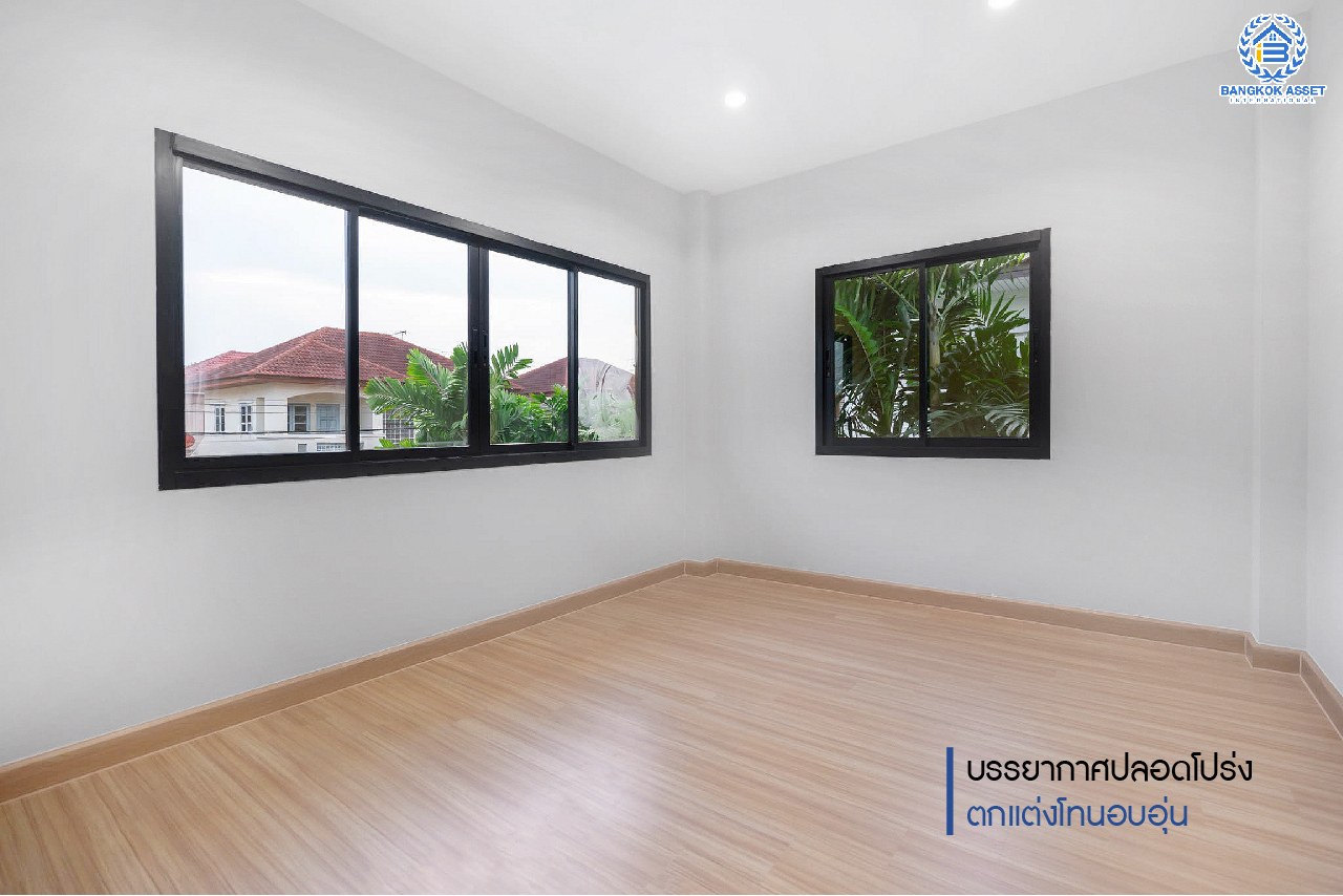 บ้านมือสองตกแต่งใหม่ ม.รติรมย์ 2 ราชพฤกษ์-กาญจนาภิเษก ซ.สวนผัก32 บ้านดีไซน์สวยพร้อมอยู่ เนื้อที่ 50.9 ตร.ว. ฟังก์ชั่น 3 ห้องนอน 2 ห้องน้ำ 2 ที่จอดรถ บนทำเลศักยภาพ เชื่อมต่อหลายเส้นทางหลัก เพียง 5 นาทีถึงทางด่วน "ศรีรัช" ใกล้แหล่ง Community Mall ชั้นนำมากมาย...