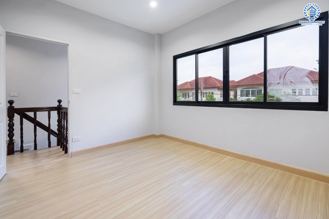 บ้านมือสองตกแต่งใหม่ ม.รติรมย์ 2 ราชพฤกษ์-กาญจนาภิเษก ซ.สวนผัก32 บ้านดีไซน์สวยพร้อมอยู่ เนื้อที่ 50.9 ตร.ว. ฟังก์ชั่น 3 ห้องนอน 2 ห้องน้ำ 2 ที่จอดรถ บนทำเลศักยภาพ เชื่อมต่อหลายเส้นทางหลัก เพียง 5 นาทีถึงทางด่วน "ศรีรัช" ใกล้แหล่ง Community Mall ชั้นนำมากมาย...