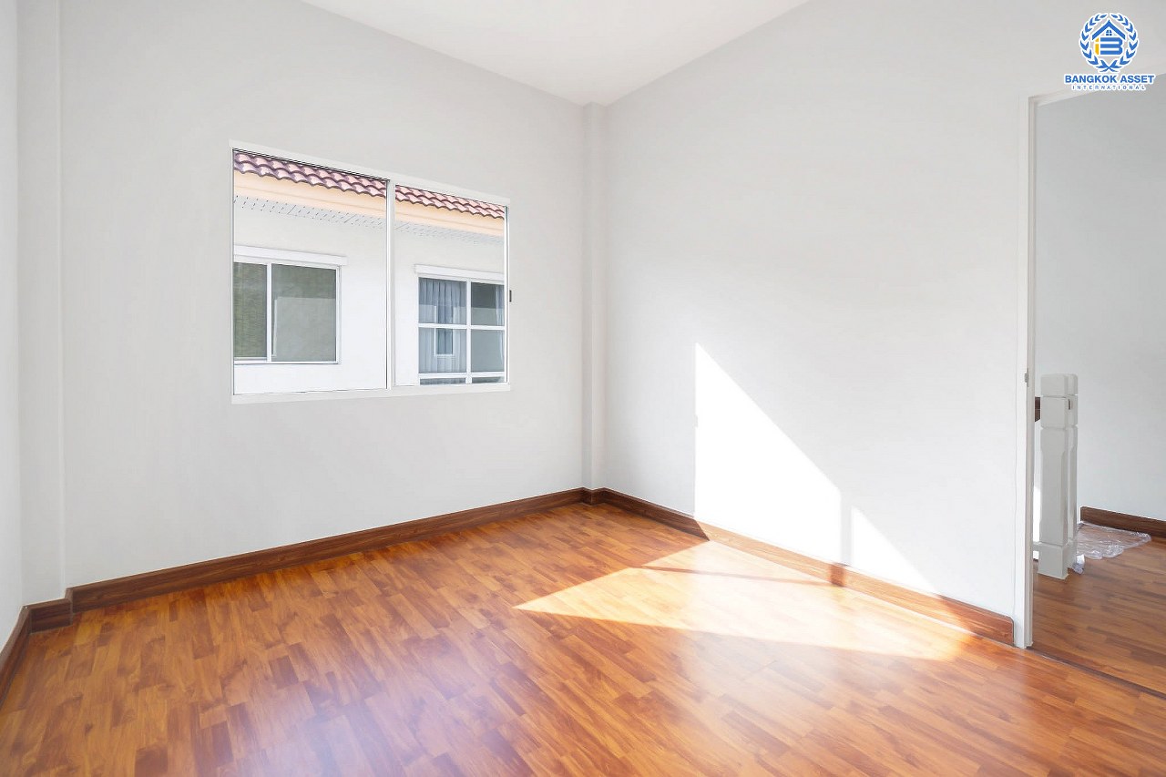 บ้านมือสองตกแต่งใหม่ แบรนด์ Property Perfect ม.เพอร์เฟคพาร์ค พระราม5-บางใหญ่ (ซ.วัดพระนอน) เนื้อที่ 35.7 ตร.ว. ฟังก์ชั่น 3 ห้องนอน 2 ห้องน้ำ บรรยากาศดี Facility ครบครัน  ทำเลใกล้วงแหวนกาญจนาฯ , Central Westgate และรถไฟฟ้าสายสีม่วง "สถานีตลาดบางใหญ่"