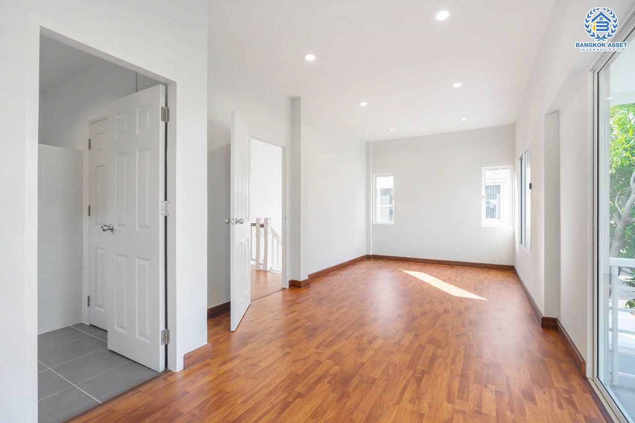 บ้านมือสองตกแต่งใหม่ แบรนด์ Property Perfect ม.เพอร์เฟคพาร์ค พระราม5-บางใหญ่ (ซ.วัดพระนอน) เนื้อที่ 35.7 ตร.ว. ฟังก์ชั่น 3 ห้องนอน 2 ห้องน้ำ บรรยากาศดี Facility ครบครัน  ทำเลใกล้วงแหวนกาญจนาฯ , Central Westgate และรถไฟฟ้าสายสีม่วง "สถานีตลาดบางใหญ่"