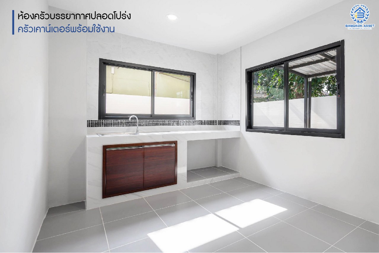 บ้านมือสองตกแต่งใหม่ หลังใหญ่ ดีไซน์สวย เนื้อที่ 71 ตร.ว. ม.ศรีบัณฑิต3 วงศ์สว่าง-พระราม7 ฟังก์ชั่น 3 ห้องนอน 2 ห้องน้ำ มีTerrace กว้างขวาง พร้อมพื้นที่สนามหญ้าด้านข้างกว่า 140 ตร.ม. รองรับทุกกิจกรรม Outdoor บนทำเลเชื่อมต่อหลายเส้นทาง ใกล้จุดขึ้นทางด่วน "ศรีรัช" และรถไฟฟ้า "สถานีบางอ้อ"...