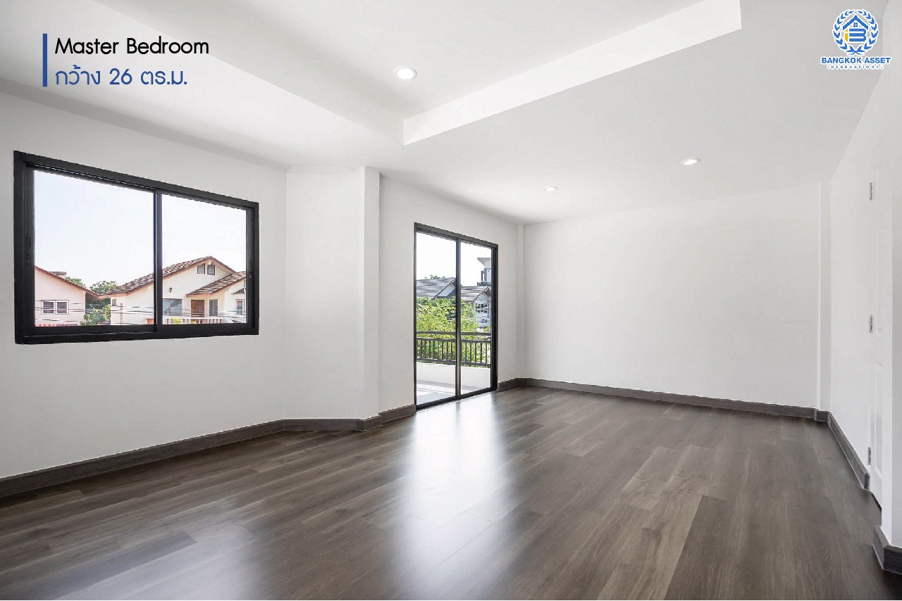 บ้านมือสองตกแต่งใหม่ หลังใหญ่ ดีไซน์สวย เนื้อที่ 71 ตร.ว. ม.ศรีบัณฑิต3 วงศ์สว่าง-พระราม7 ฟังก์ชั่น 3 ห้องนอน 2 ห้องน้ำ มีTerrace กว้างขวาง พร้อมพื้นที่สนามหญ้าด้านข้างกว่า 140 ตร.ม. รองรับทุกกิจกรรม Outdoor บนทำเลเชื่อมต่อหลายเส้นทาง ใกล้จุดขึ้นทางด่วน "ศรีรัช" และรถไฟฟ้า "สถานีบางอ้อ"...