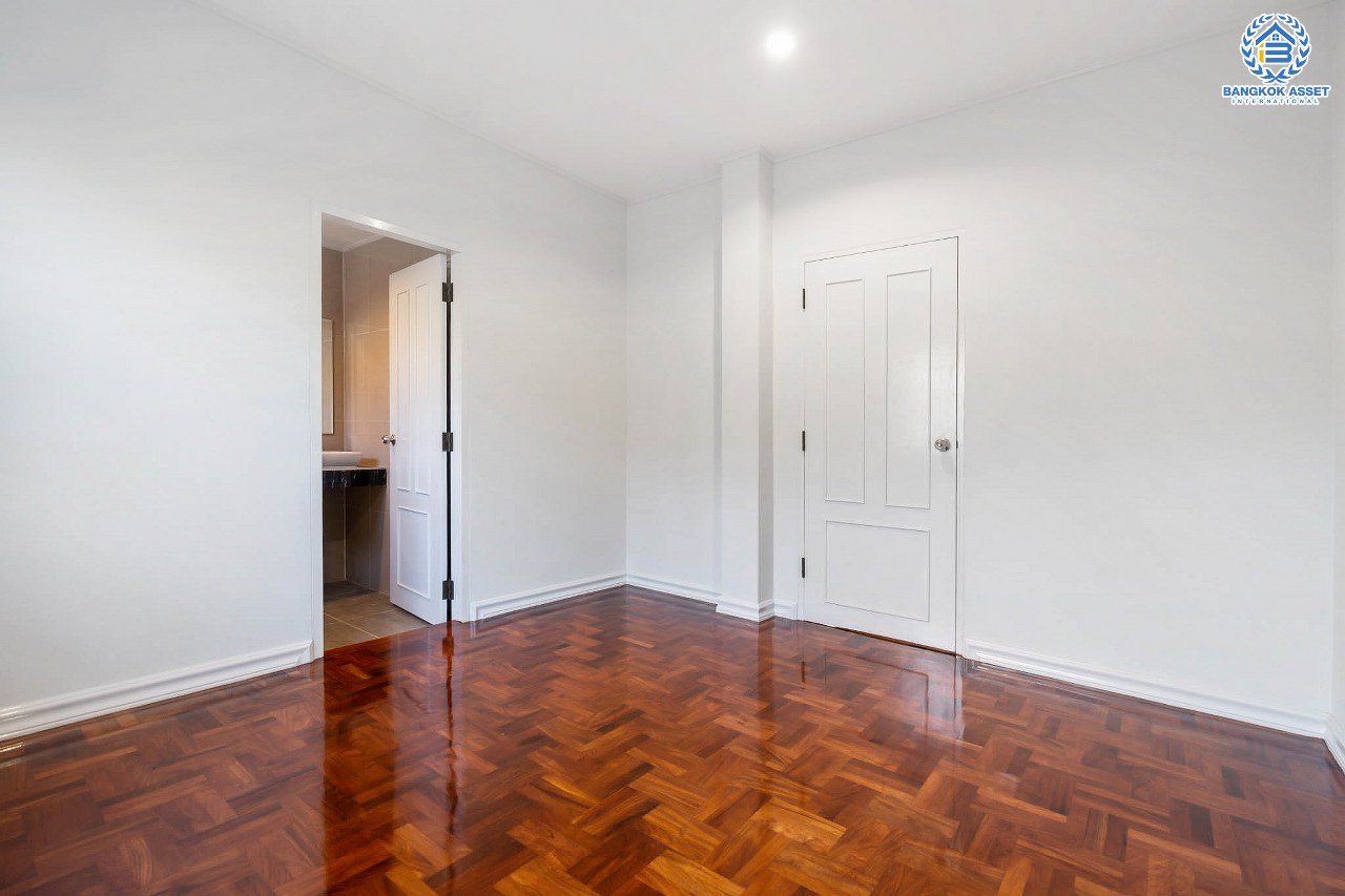 บ้านมือสองตกแต่งใหม่ แบรนด์ Q.House ม.ลัดดารมย์ ปิ่นเกล้า-กาญจนาภิเษก หลังใหญ่ตกแต่งเรียบหรู เนื้อที่ 66.5 ตร.ว. ฟังก์ชั่นจัดเต็ม 3 ห้องนอน 3 ห้องน้ำ 3 ที่จอดรถ บนทำเลศักยภาพ ติดถนนกาญจนาภิเษก ใกล้วงเวียนพระราม5, ทางด่วน "กาญจนาภิเษก" รถไฟฟ้า "สถานีตลาดบางใหญ่" และเพียง 10 นาทีถึงเซ็นทรัลเวสต์เกต