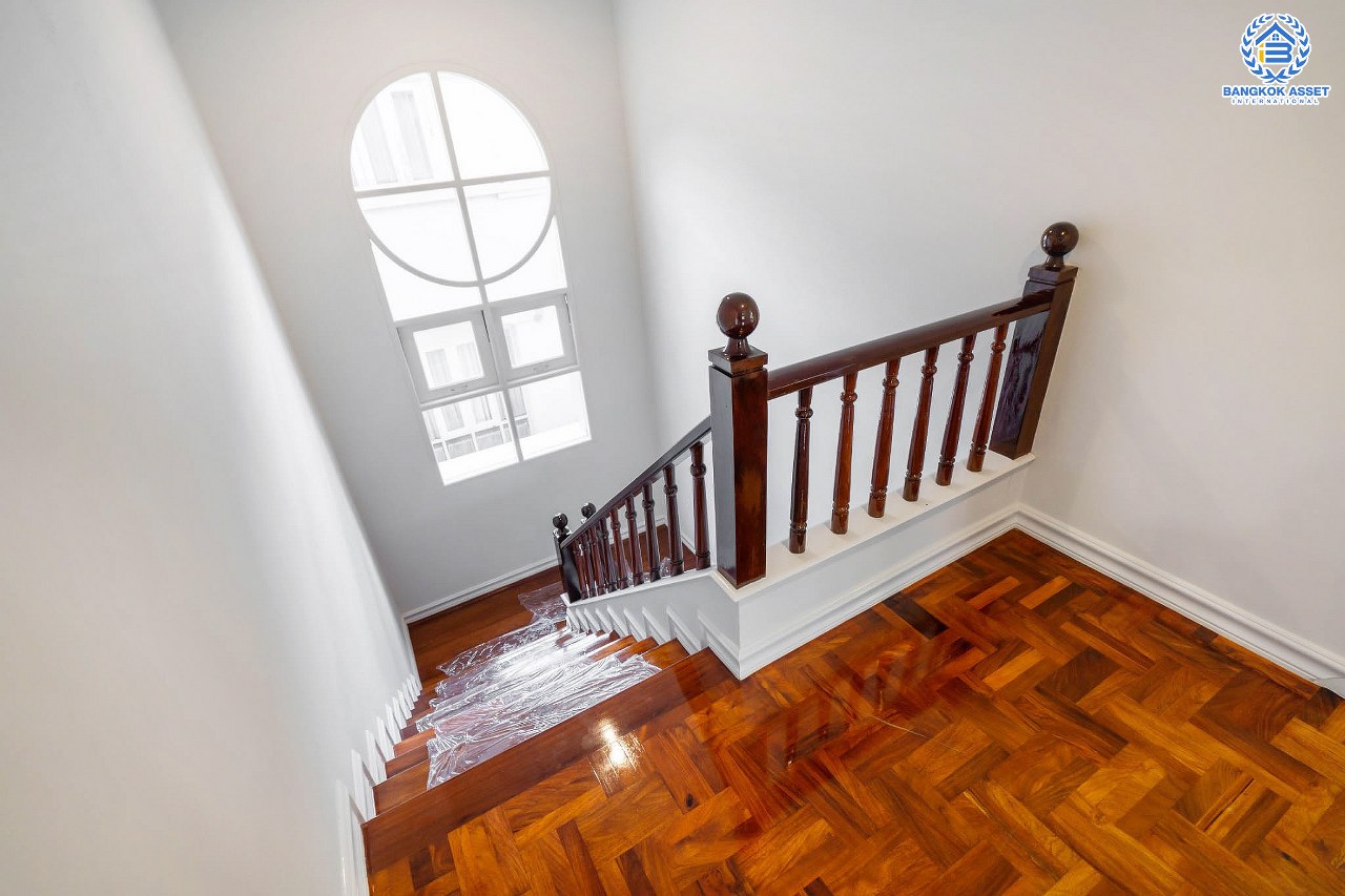 บ้านมือสองตกแต่งใหม่ แบรนด์ Q.House ม.ลัดดารมย์ ปิ่นเกล้า-กาญจนาภิเษก หลังใหญ่ตกแต่งเรียบหรู เนื้อที่ 66.5 ตร.ว. ฟังก์ชั่นจัดเต็ม 3 ห้องนอน 3 ห้องน้ำ 3 ที่จอดรถ บนทำเลศักยภาพ ติดถนนกาญจนาภิเษก ใกล้วงเวียนพระราม5, ทางด่วน "กาญจนาภิเษก" รถไฟฟ้า "สถานีตลาดบางใหญ่" และเพียง 10 นาทีถึงเซ็นทรัลเวสต์เกต