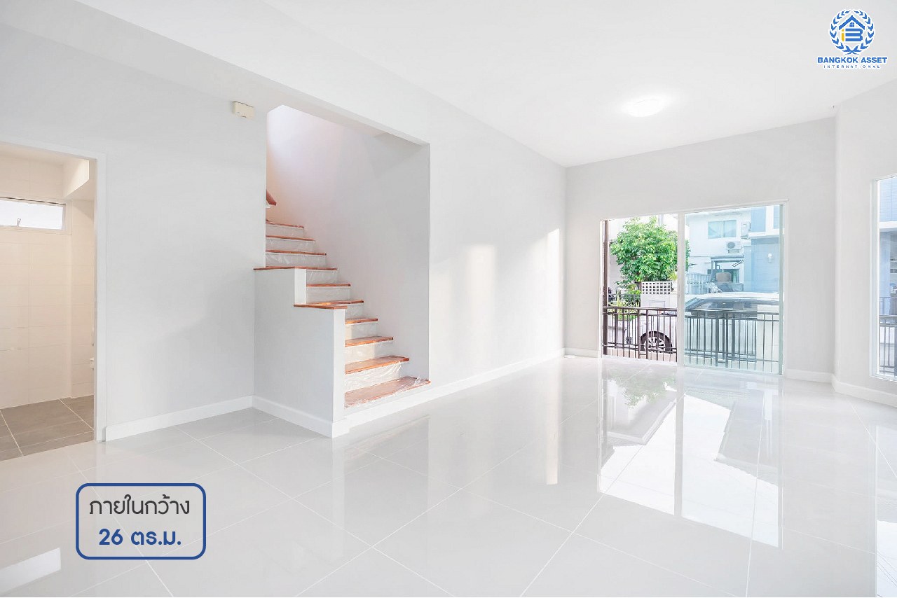 บ้านมือสองตกแต่งใหม่ แบรนด์ Property Perfect ม.เดอะวิลล่า ราชพฤกษ์-ท่าอิฐ บ้านแฝดฟังก์ชั่นระดับบ้านเดี่ยว เนื้อที่ 35.7 ตร.ว. ฟังก์ชั่น 3 ห้องนอน 2 ห้องน้ำ พื้นที่หน้าบ้านกว้าง จอดรถได้ 2 คัน บนทำเลเชื่อมต่อทั้งถ.รัตนาธิเบศร์ และถ.ราชพฤกษ์ และเพียง 10 นาทีถึงรถไฟฟ้า "สถานีบางรักน้อยท่าอิฐ"